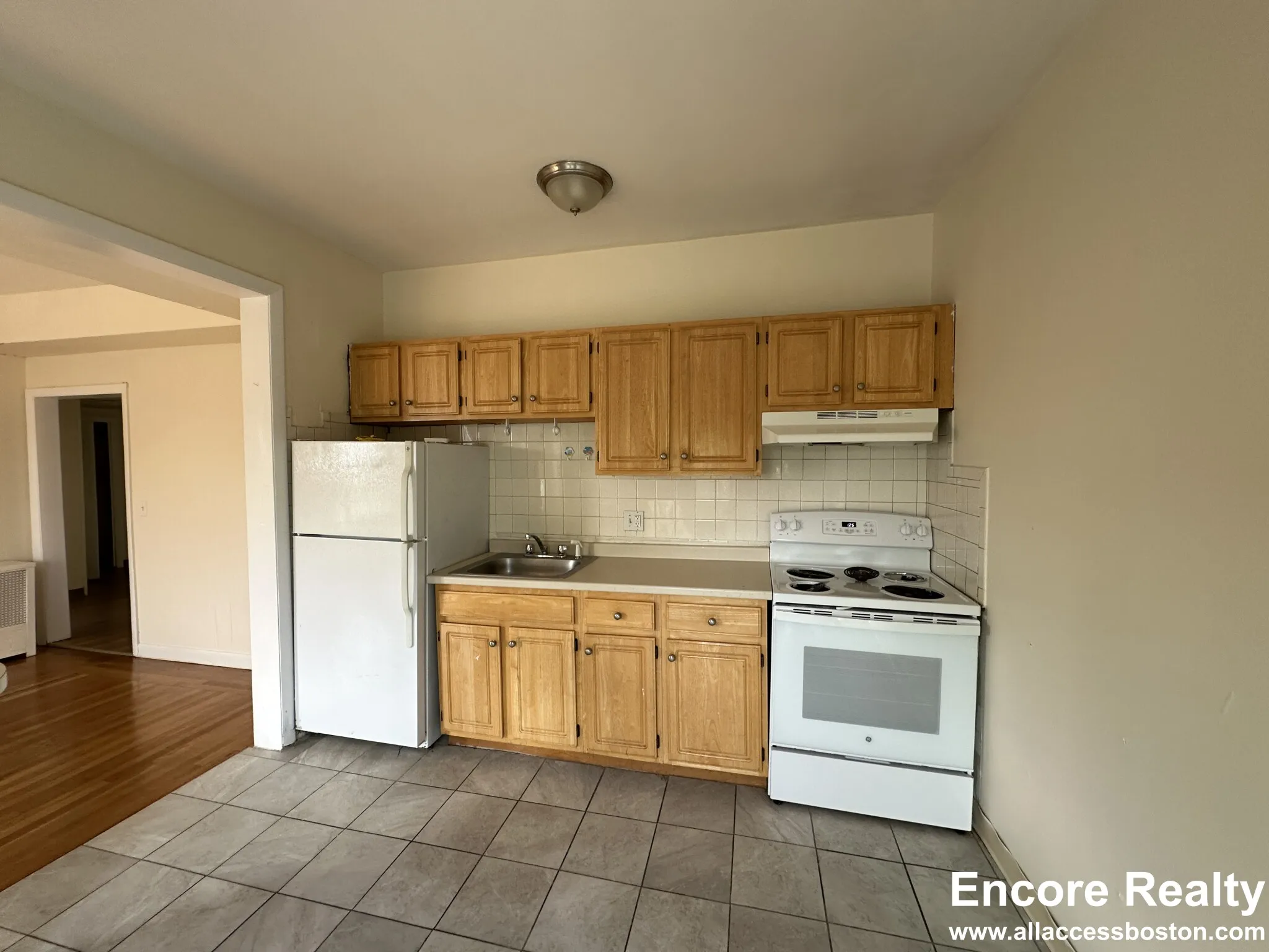 3 bed, 1.5 bath apartment for rent at 1137 Commonwealth Ave Unit 7, Brighton — photo 3 of 13