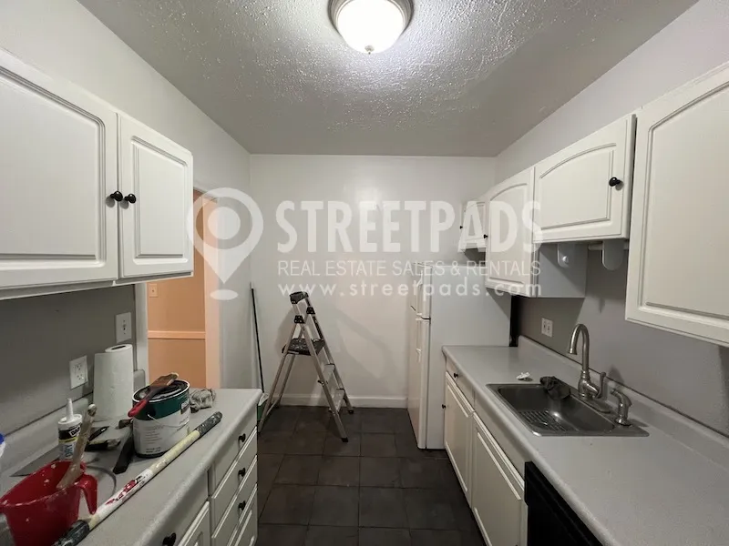 1 bed, 1 bath apartment for rent at 1139 Beacon St Unit 3, Longwood — photo 6 of 27