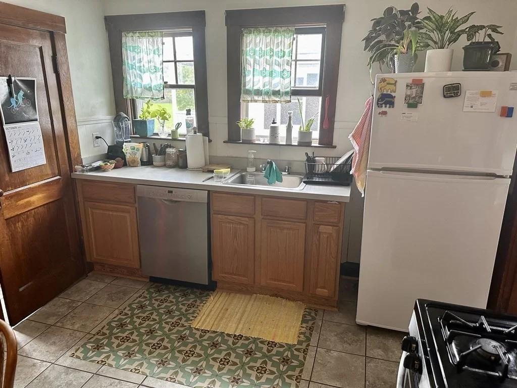 3 bed, 1 bath apartment for rent at 114 116 Varnum St Unit 114, Arlington — photo 3 of 22