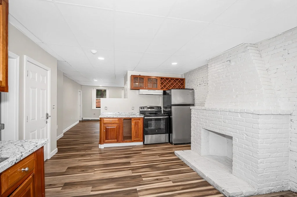 1 bed, 1 bath apartment for rent at 114 Appleton St Unit 2, Lowell — photo 4 of 13