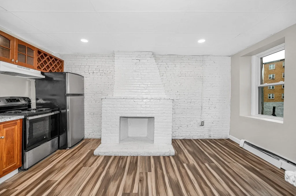 1 bed, 1 bath apartment for rent at 114 Appleton St Unit 2, Lowell — photo 2 of 13