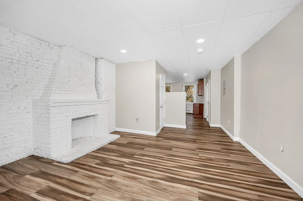 1 bed, 1 bath apartment for rent at 114 Appleton St Unit 2, Lowell — photo 9 of 13