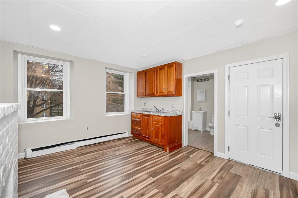 1 bed, 1 bath apartment for rent at 114 Appleton St Unit 2, Lowell — photo 5 of 13