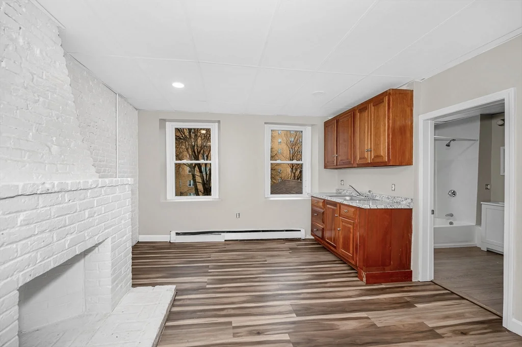 1 bed, 1 bath apartment for rent at 114 Appleton St Unit 2, Lowell — photo 3 of 13