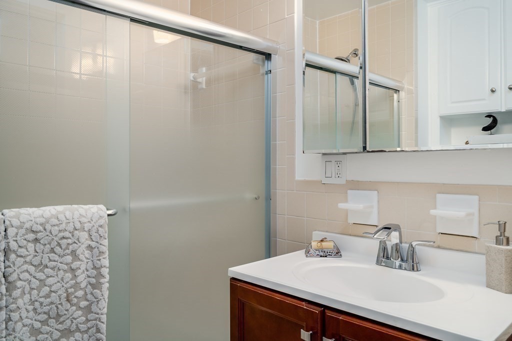 2 bed, 1 bath apartment for rent at 114 Brook St Unit 2, Central Village — photo 8 of 15