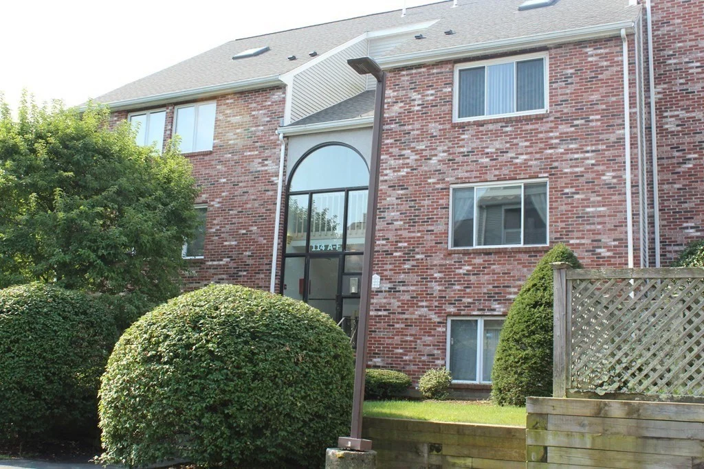 1 bed, 1 bath apartment for rent at 114 Burkhall St Unit E, Weymouth