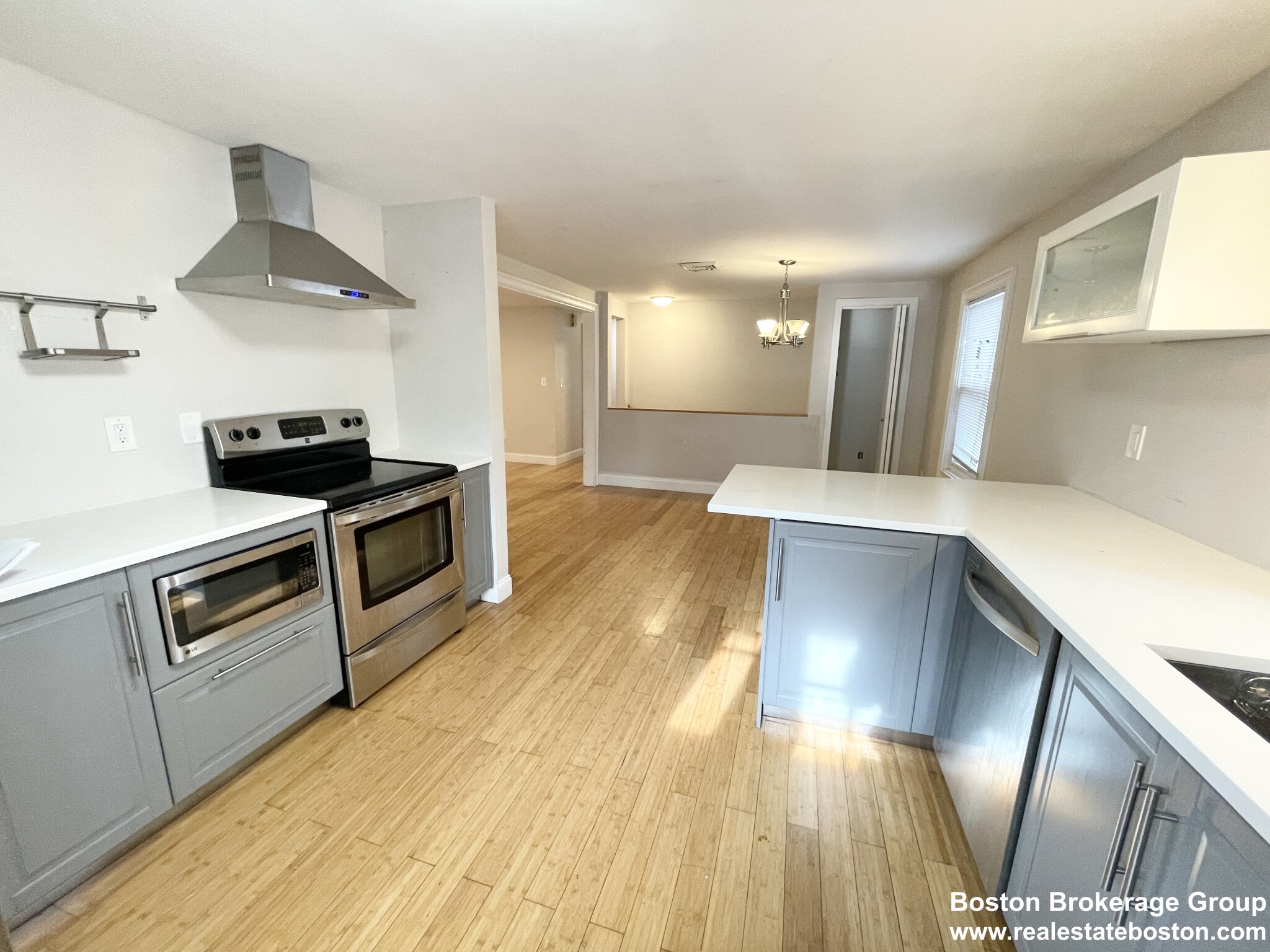 7 bed, 2 bath apartment for rent at 114 Buttonwood St Unit 1, Dorchester — photo 2 of 7