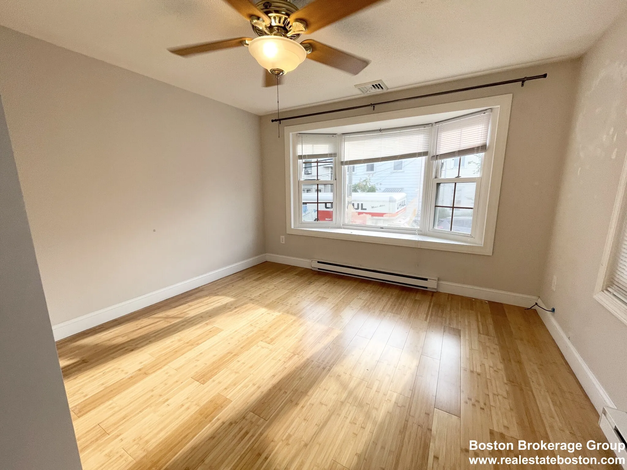 7 bed, 2 bath apartment for rent at 114 Buttonwood St Unit Room3, Dorchester — photo 5 of 11
