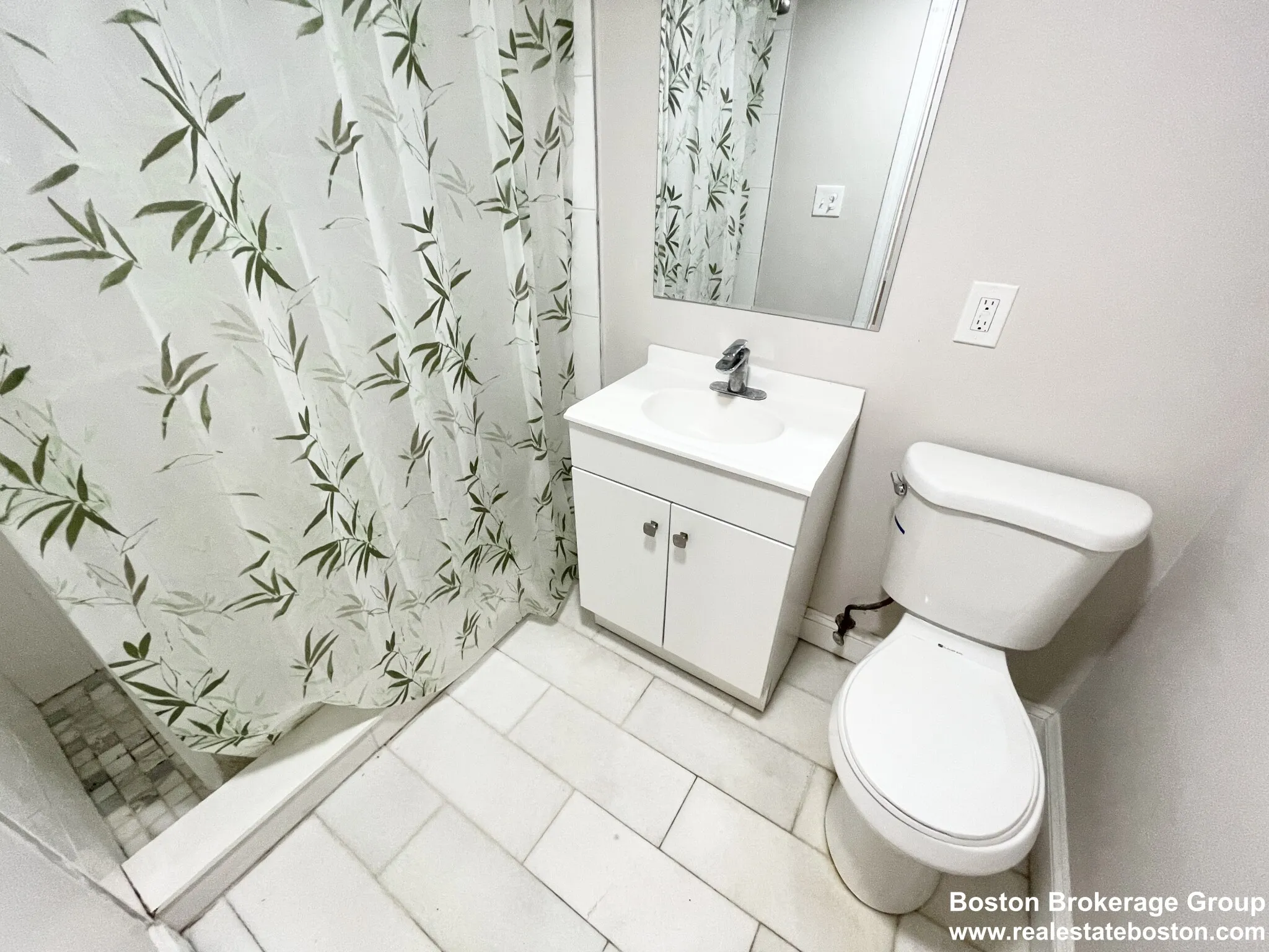 7 bed, 2 bath apartment for rent at 114 Buttonwood St Unit Room3, Dorchester — photo 10 of 11