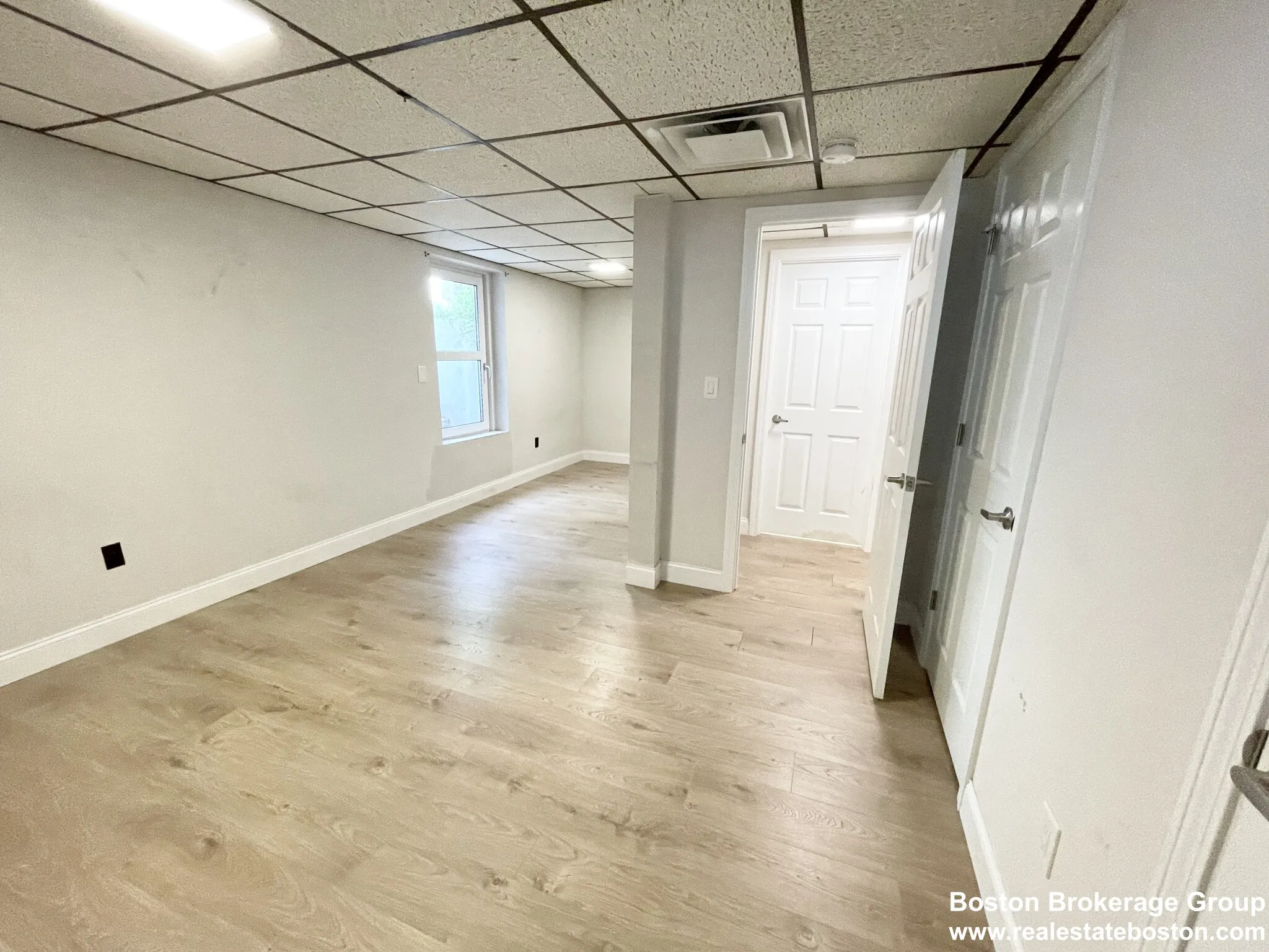 7 bed, 2 bath apartment for rent at 114 Buttonwood St Unit Room3, Dorchester — photo 4 of 11