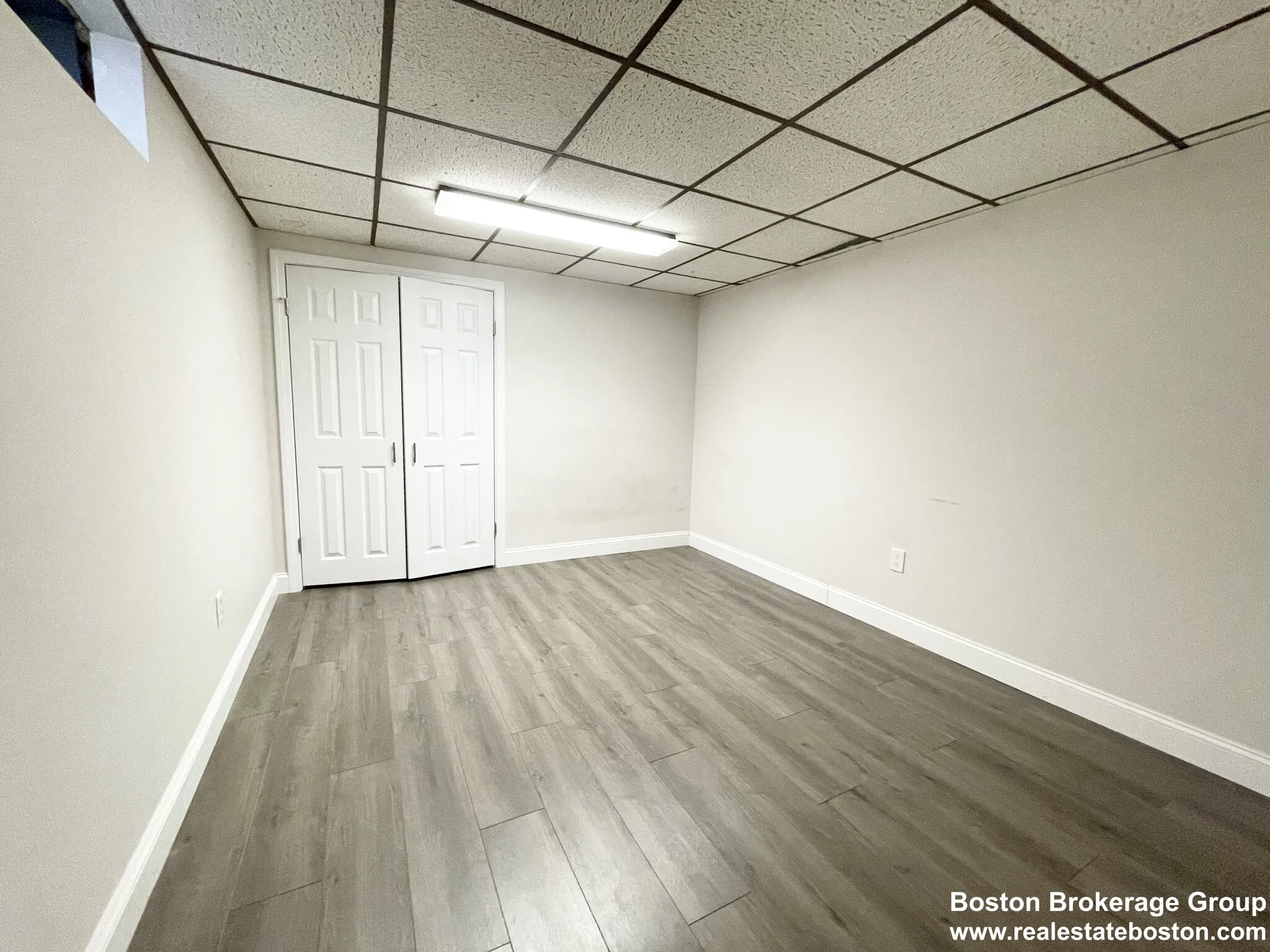 7 bed, 2 bath apartment for rent at 114 Buttonwood St Unit Room3, Dorchester — photo 9 of 11