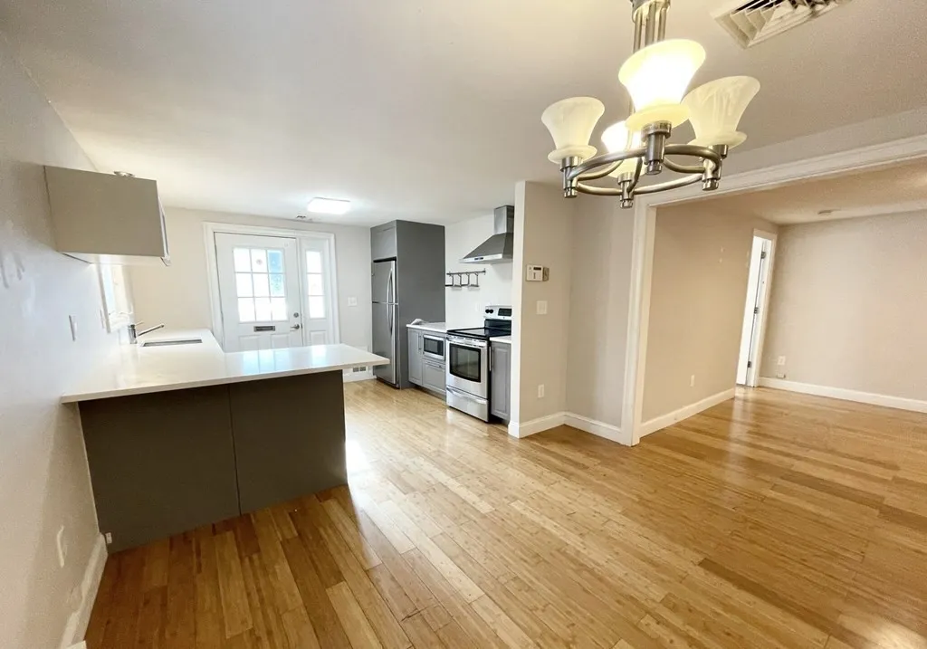 6 bed, 2 bath apartment for rent at 114 Buttonwood Unit street, Dorchester — photo 3 of 15
