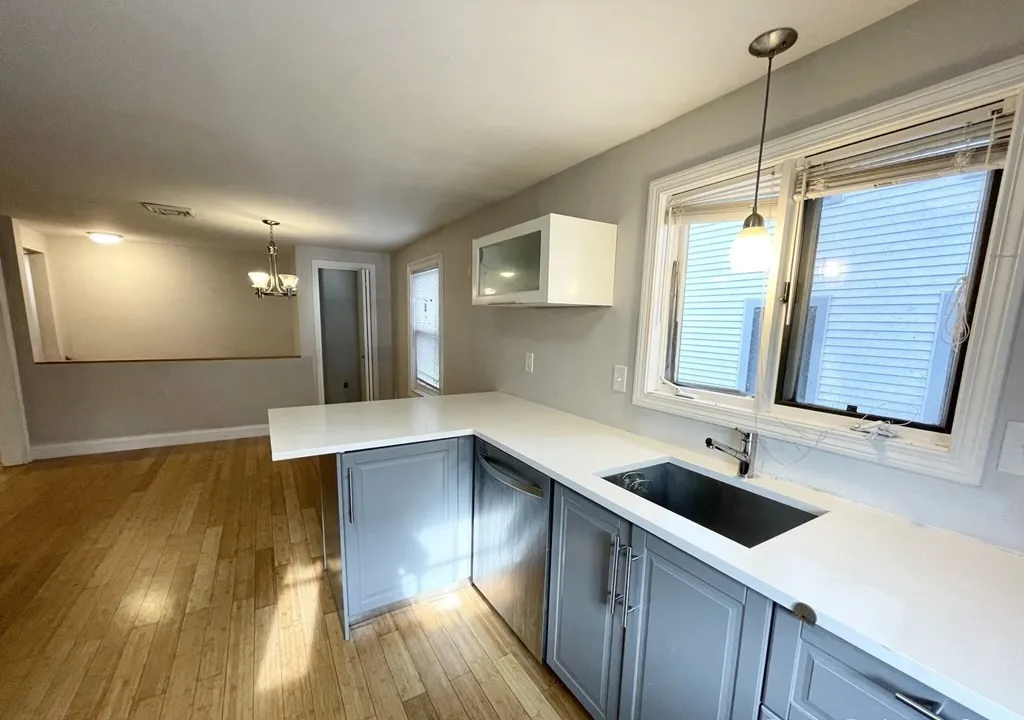 6 bed, 2 bath apartment for rent at 114 Buttonwood Unit street, Dorchester — photo 2 of 15