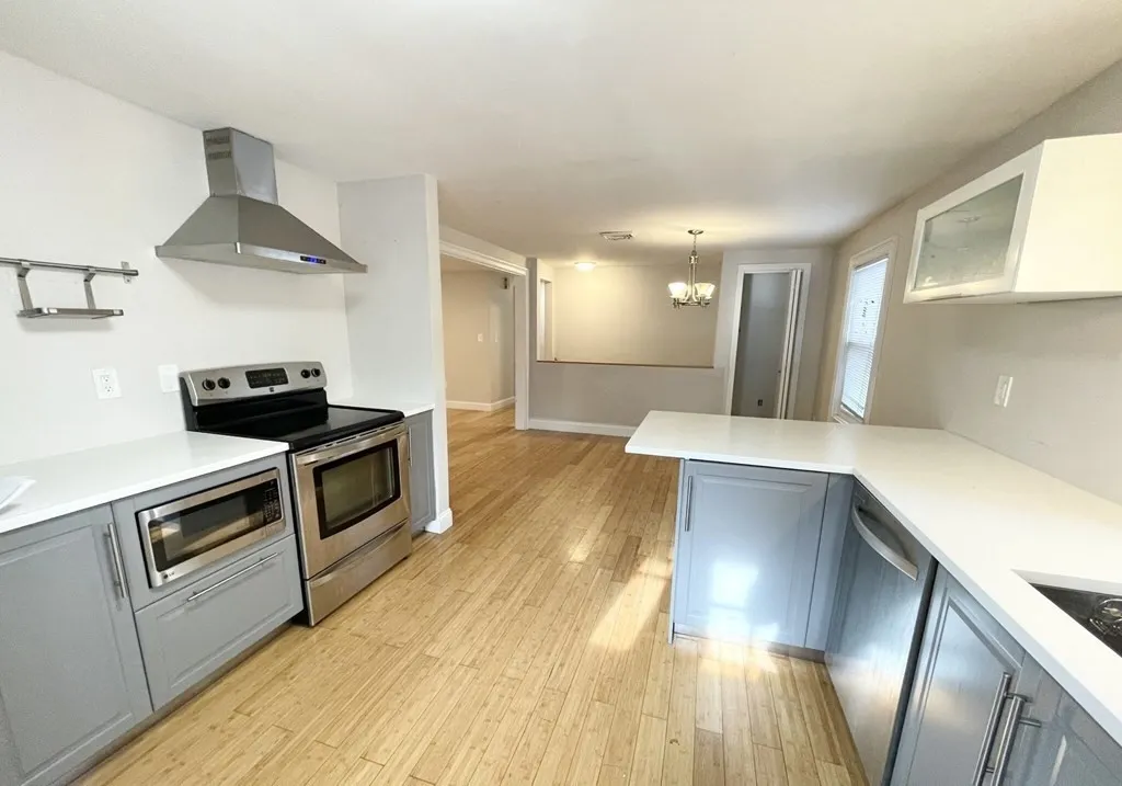 6 bed, 2 bath apartment for rent at 114 Buttonwood Unit street, Dorchester