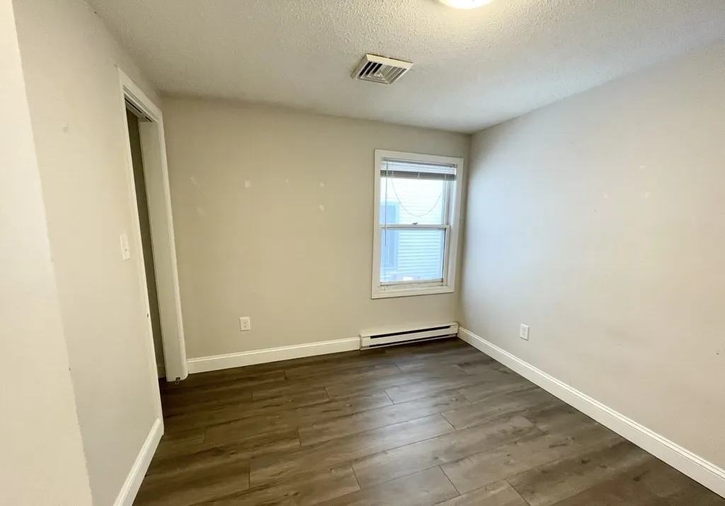 6 bed, 2 bath apartment for rent at 114 Buttonwood Unit street, Dorchester — photo 10 of 15
