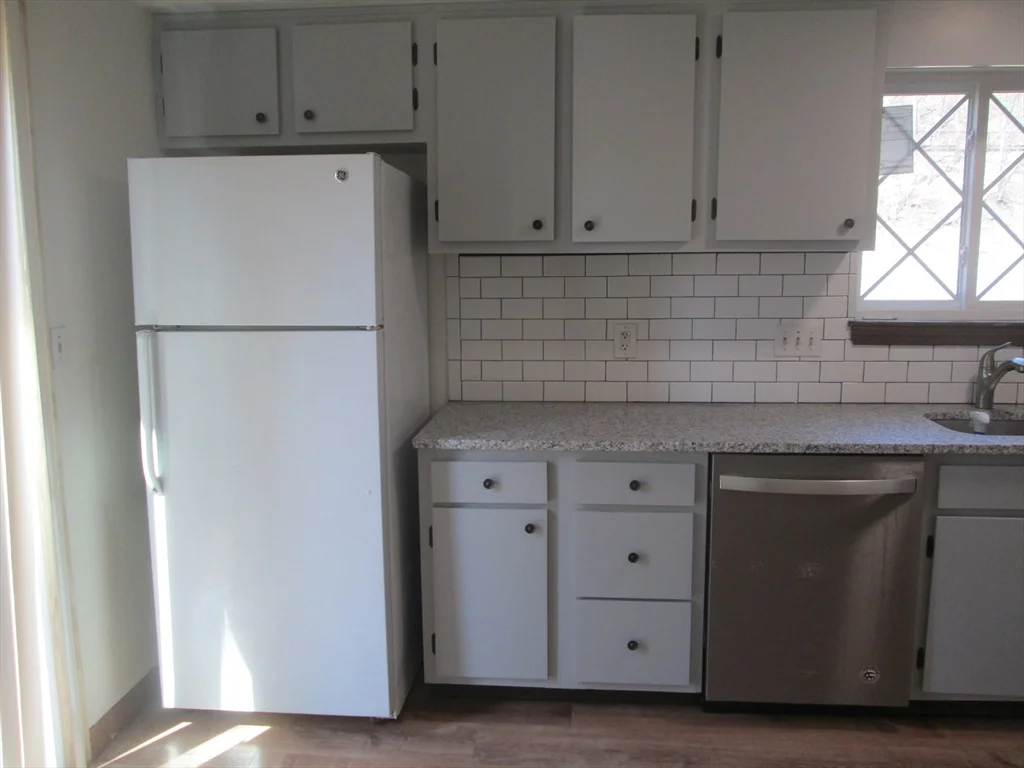 2 bed, 1 bath apartment for rent at 114 Clark St Unit 114, Belmont — photo 1 of 9
