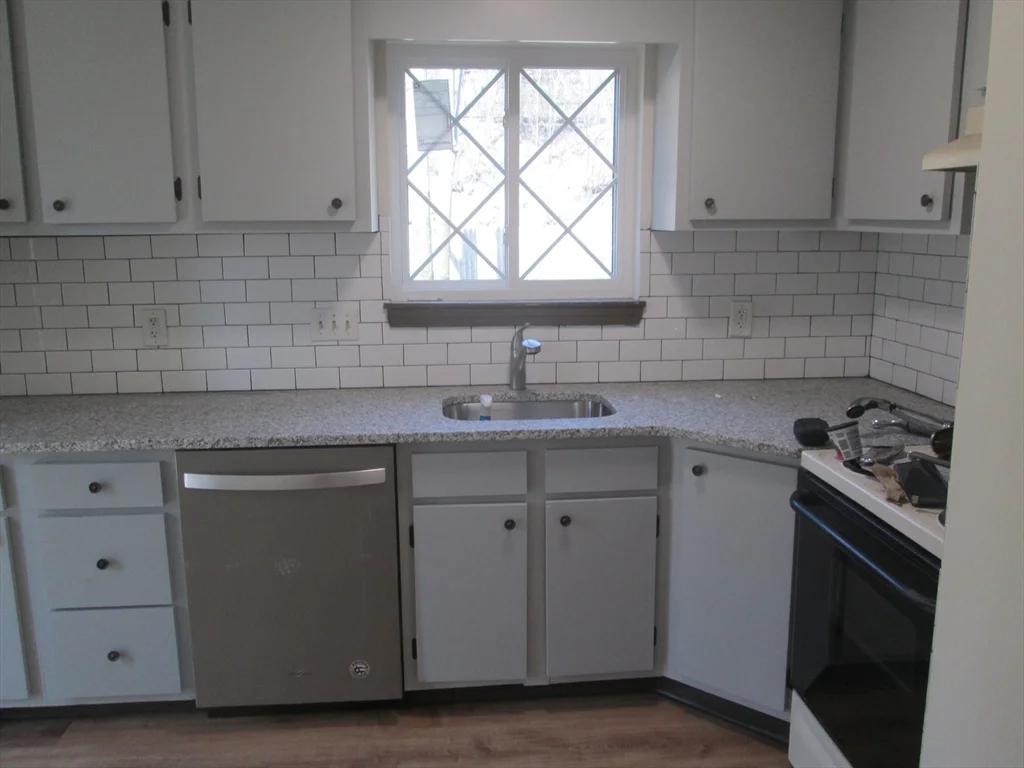 2 bed, 1 bath apartment for rent at 114 Clark St Unit 114, Belmont — photo 2 of 9