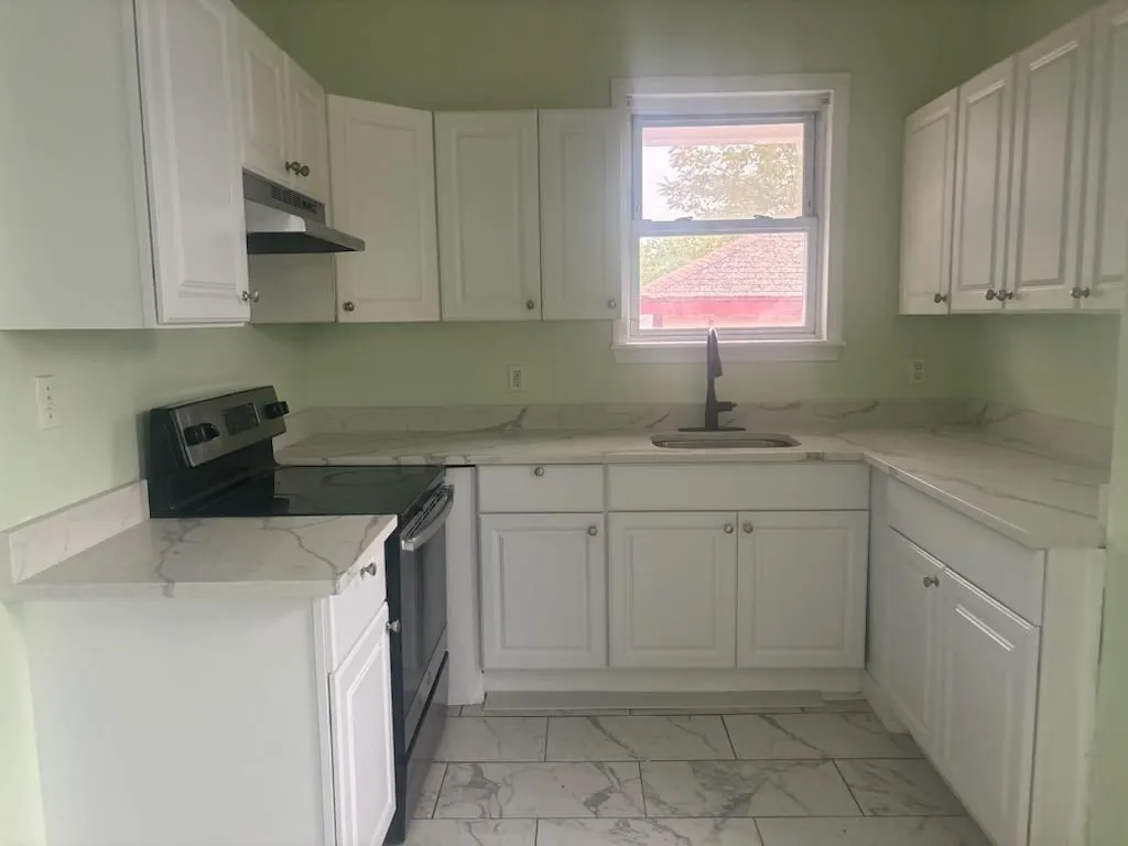 3 bed, 1 bath apartment for rent at 114 Essex St Unit 1, Lynn — photo 9 of 10