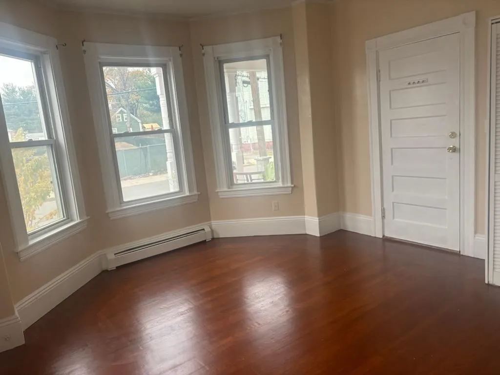 3 bed, 1 bath apartment for rent at 114 Essex St Unit 1, Lynn — photo 2 of 10