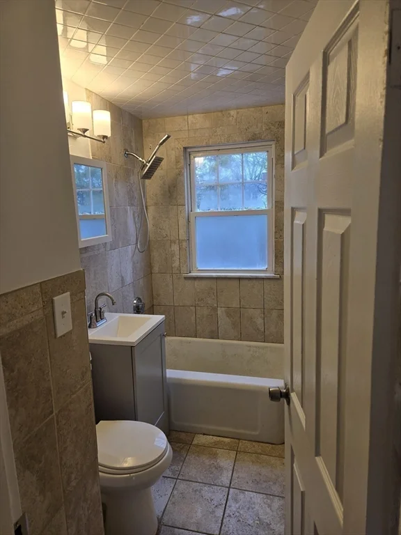 2 bed, 1 bath apartment for rent at 114 Faraday St Unit 2, Hyde Park — photo 18 of 25