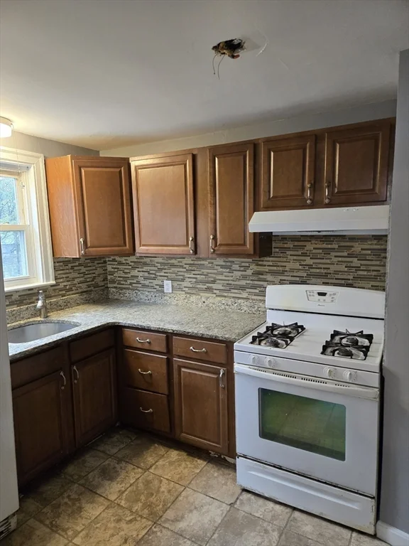 2 bed, 1 bath apartment for rent at 114 Faraday St Unit 2, Hyde Park — photo 12 of 25