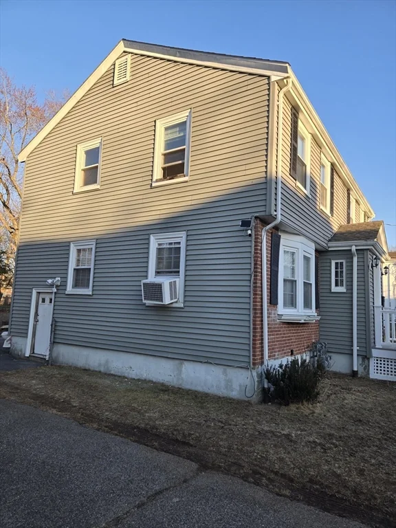 2 bed, 1 bath apartment for rent at 114 Faraday St Unit 2, Hyde Park — photo 8 of 25