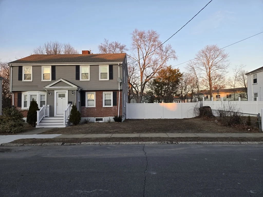 2 bed, 1 bath apartment for rent at 114 Faraday St Unit 2, Hyde Park — photo 1 of 25