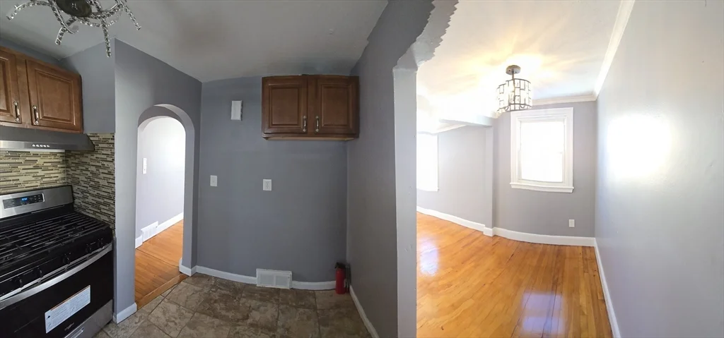 2 bed, 1 bath apartment for rent at 114 Faraday St Unit 2, Hyde Park — photo 13 of 25