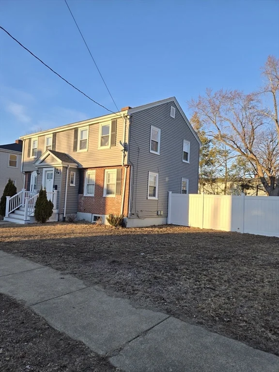 2 bed, 1 bath apartment for rent at 114 Faraday St Unit 2, Hyde Park — photo 6 of 25