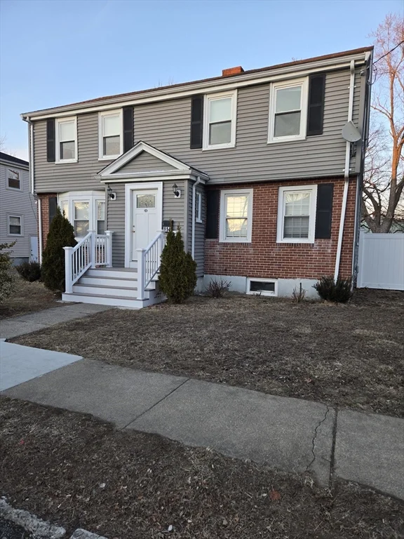 2 bed, 1 bath apartment for rent at 114 Faraday St Unit 2, Hyde Park — photo 4 of 25