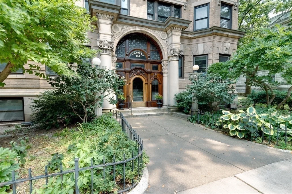 3 bed, 2 bath apartment for rent at 114 Fenway Unit 6, Fenway — photo 32 of 41