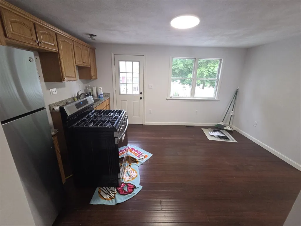 1 bed apartment for rent at 114 Front St Unit 114, Weymouth — photo 4 of 17