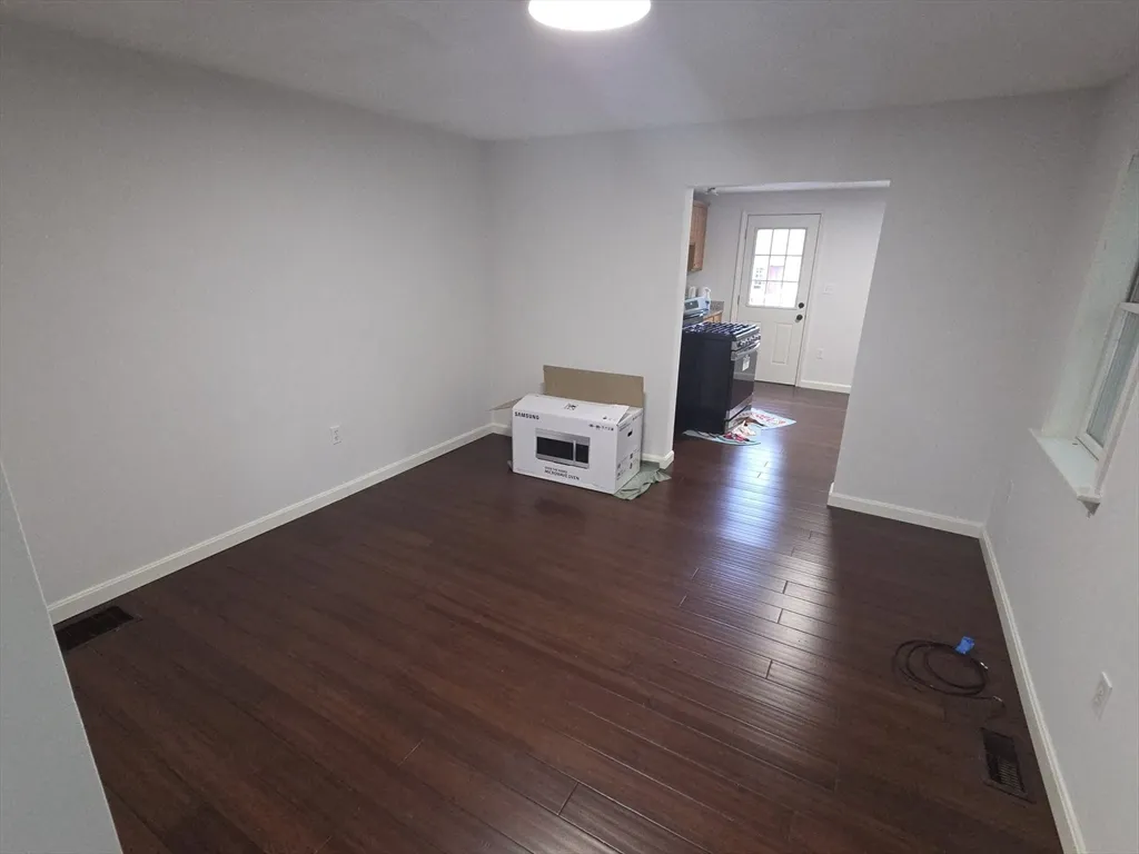 1 bed apartment for rent at 114 Front St Unit 114, Weymouth — photo 6 of 17