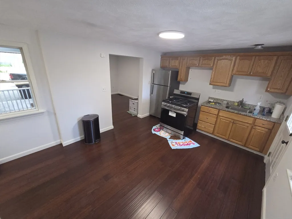 1 bed apartment for rent at 114 Front St Unit 114, Weymouth — photo 3 of 17