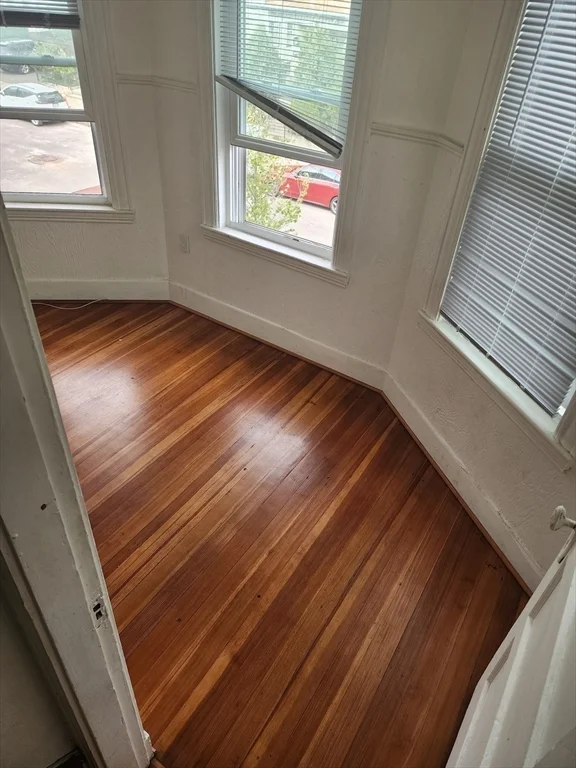 4 bed, 1 bath apartment for rent at 114 Hancock Unit 2, Everett — photo 2 of 10
