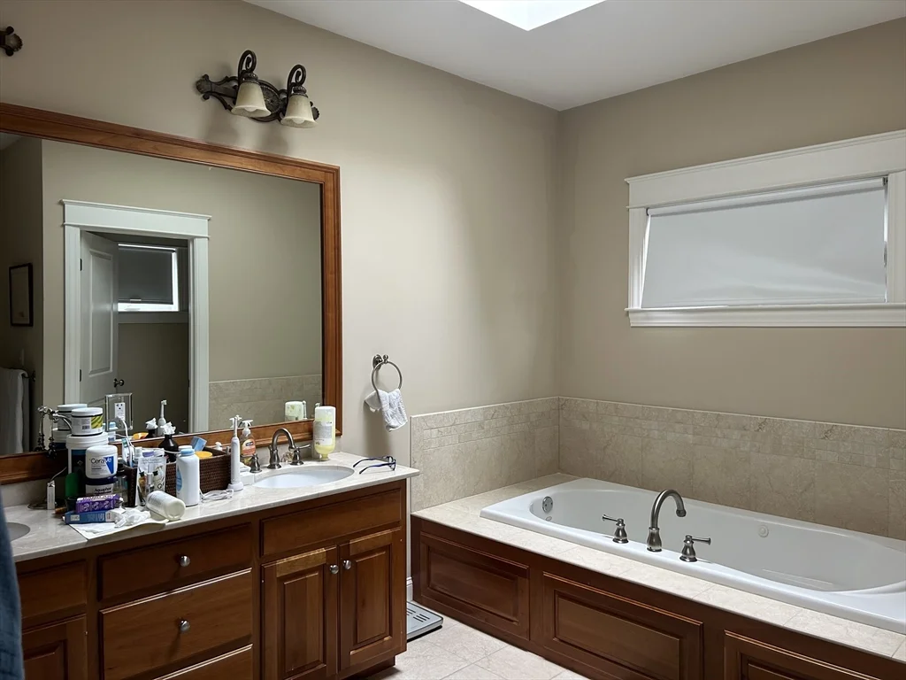 4 bed, 2 bath apartment for rent at 114 Jarvis Unit 114, Needham — photo 3 of 17