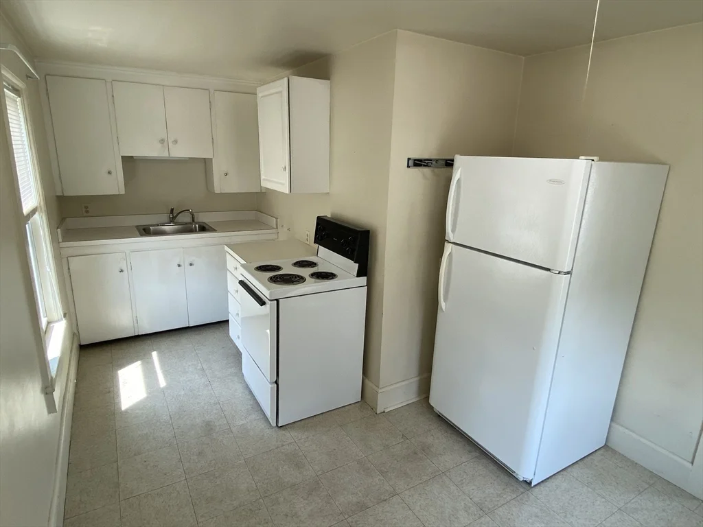 1 bed, 1 bath apartment for rent at 114 King St Unit B, Northampton — photo 1 of 12