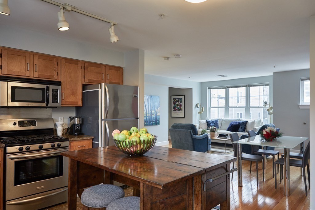 3 bed, 1 bath apartment for rent at 114 Library Unit 114, Chelsea — photo 2 of 11