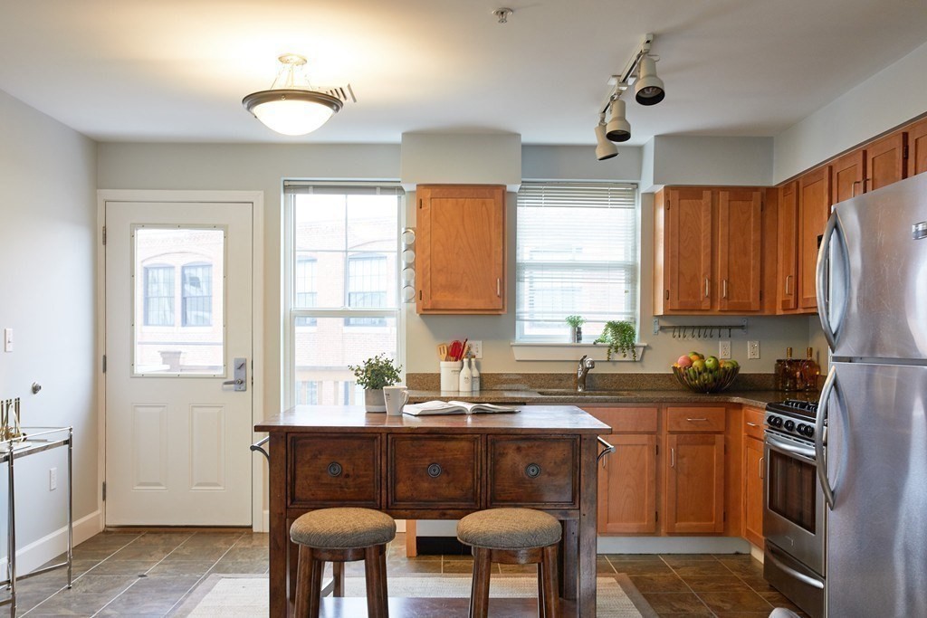 3 bed, 1 bath apartment for rent at 114 Library Unit 114, Chelsea — photo 3 of 11