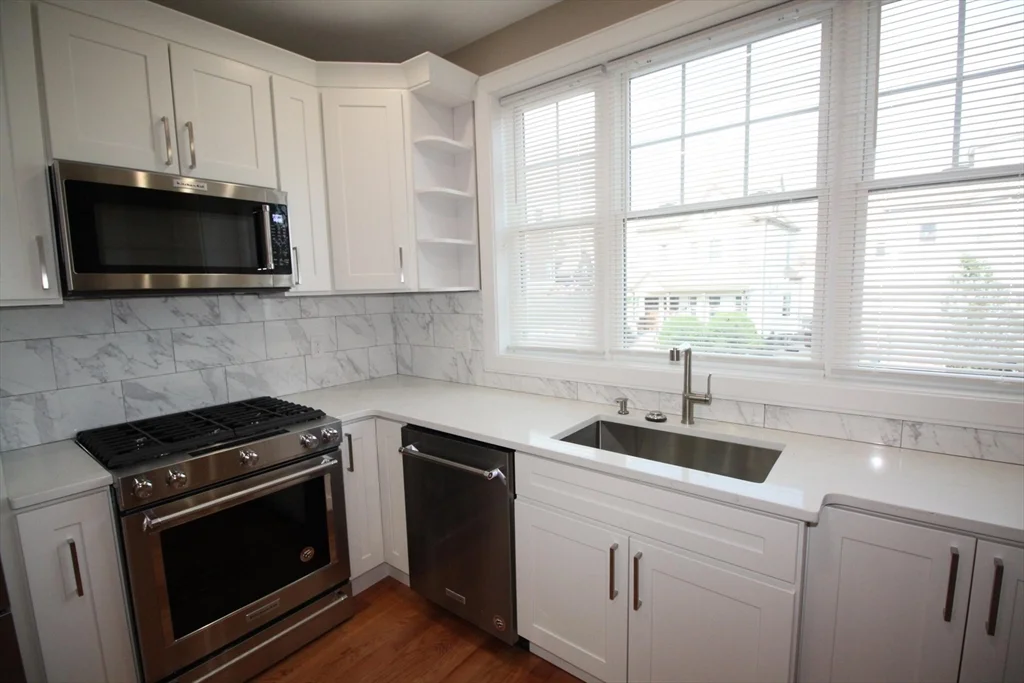 2 bed, 1 bath apartment for rent at 114 Main St Unit 114, Everett — photo 3 of 11