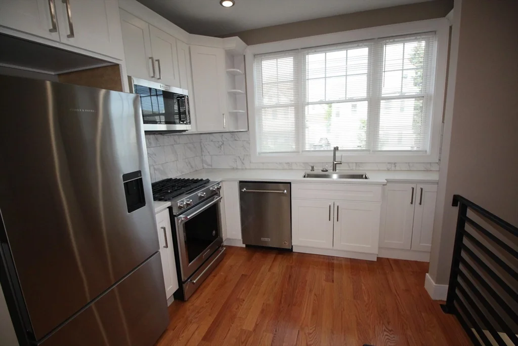 2 bed, 1 bath apartment for rent at 114 Main St Unit 114, Everett — photo 2 of 11