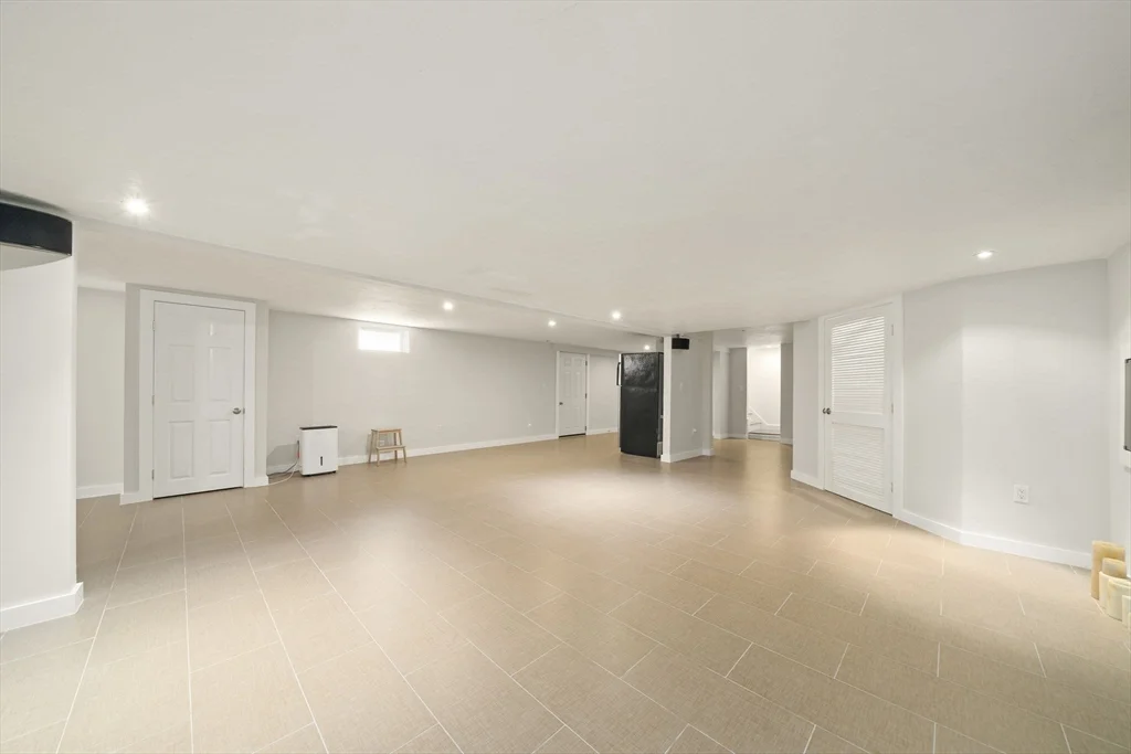 4 bed, 2 bath apartment for rent at 114 Main St Unit 114, Norwell — photo 23 of 41