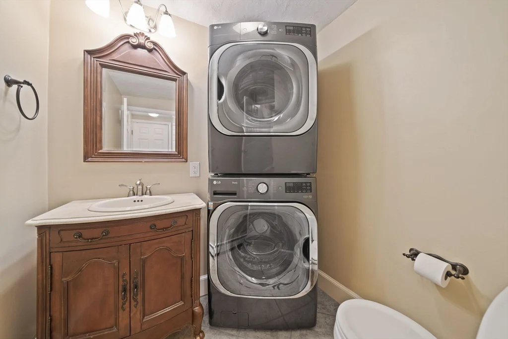 4 bed, 2 bath apartment for rent at 114 Main St Unit 114, Norwell — photo 27 of 41