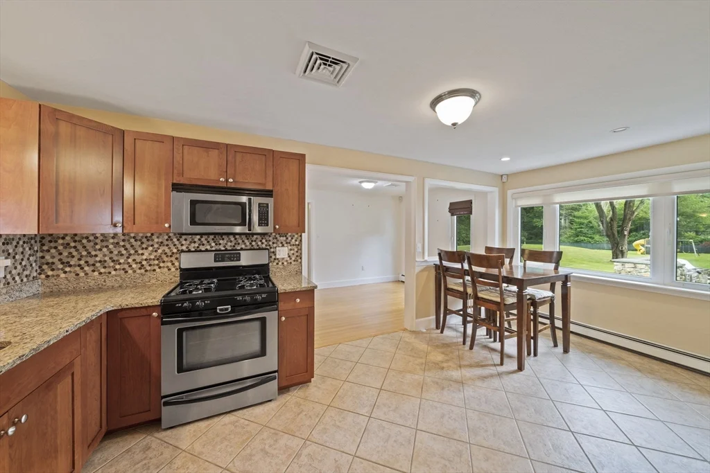 4 bed, 2 bath apartment for rent at 114 Main St Unit 114, Norwell — photo 5 of 41