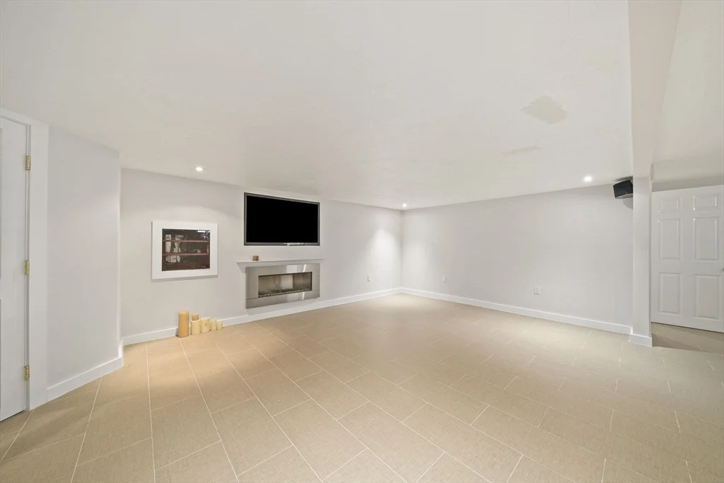4 bed, 2 bath apartment for rent at 114 Main St Unit 114, Norwell — photo 22 of 41