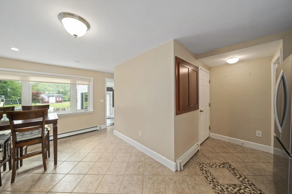4 bed, 2 bath apartment for rent at 114 Main St Unit 114, Norwell — photo 6 of 41