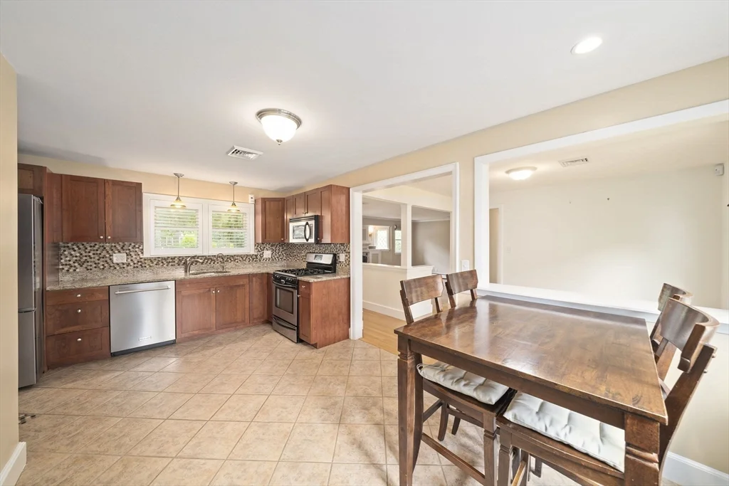 4 bed, 2 bath apartment for rent at 114 Main St Unit 114, Norwell — photo 3 of 41