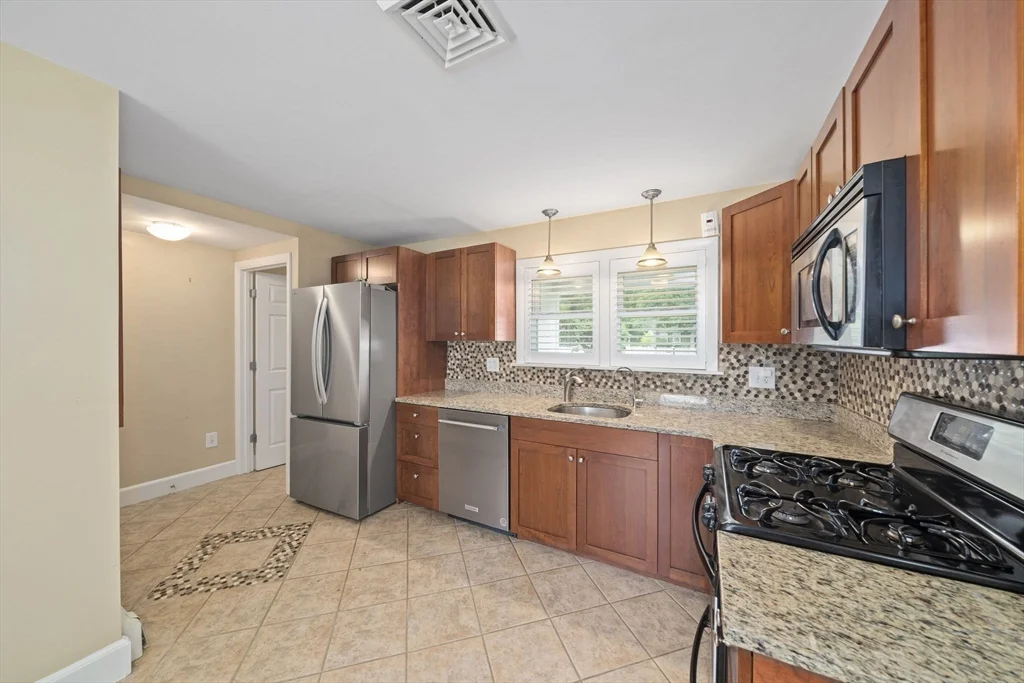 4 bed, 2 bath apartment for rent at 114 Main St Unit 114, Norwell — photo 4 of 41