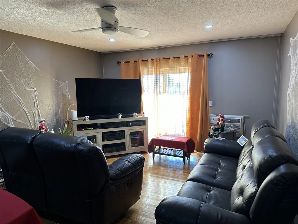 1 bed, 1 bath apartment for rent at 114 Nahant St Unit 14, Diamond District — photo 5 of 19