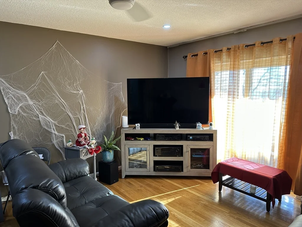 1 bed, 1 bath apartment for rent at 114 Nahant St Unit 14, Diamond District — photo 8 of 19